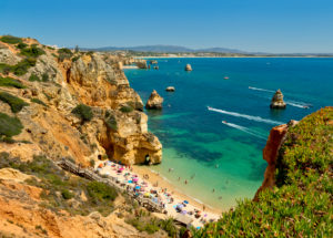 Praia do Camilo, Lagos, die Algarve, im Sommer Praia do Camilo, Lagos, die Algarve, im Sommer